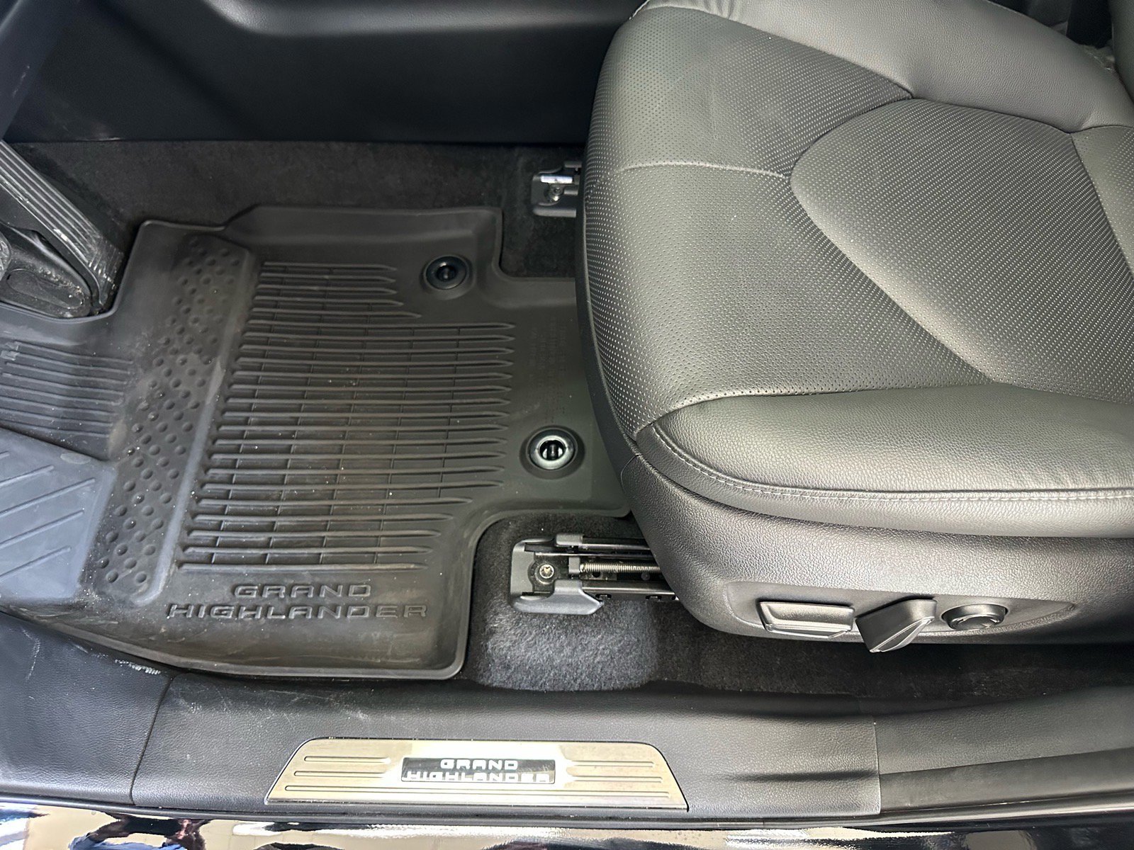 Used 2024 Toyota Grand Highlander Limited image 22