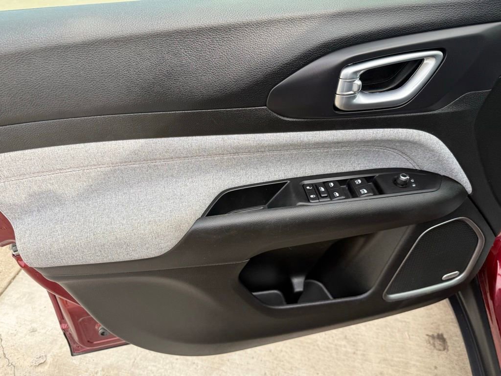 Used 2022 Jeep Compass Latitude w/ Sun and Sound Group image 24