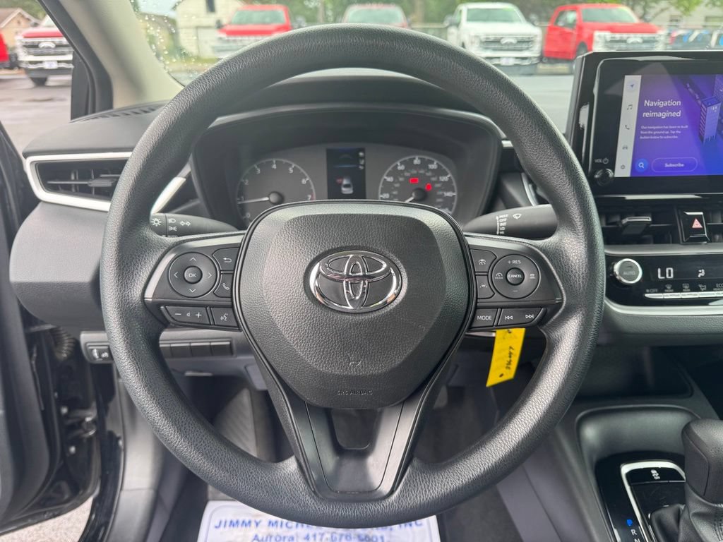 Used 2025 Toyota Corolla LE FWD image 7