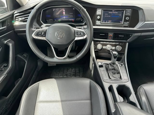 Used 2024 Volkswagen Jetta SE FWD image 13