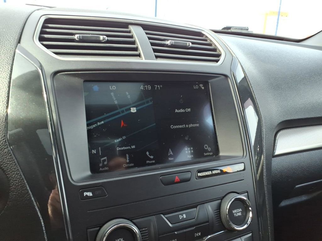 Certified 2019 Ford Explorer XLT w/ Equipment Group 202A image 22