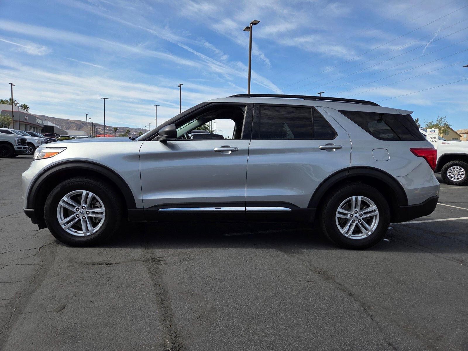 Certified 2023 Ford Explorer XLT RWD image 3