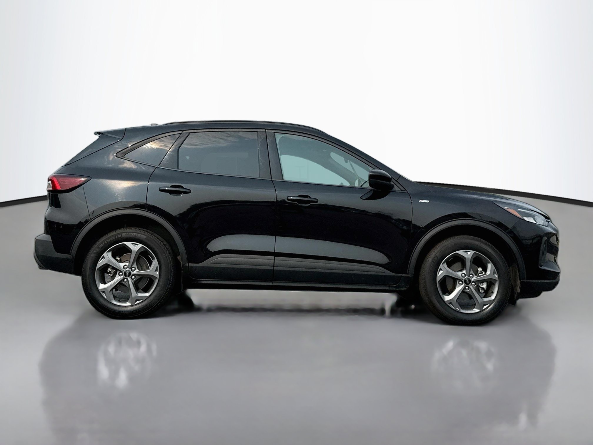Certified 2025 Ford Escape ST-Line Select AWD/4WD image 9