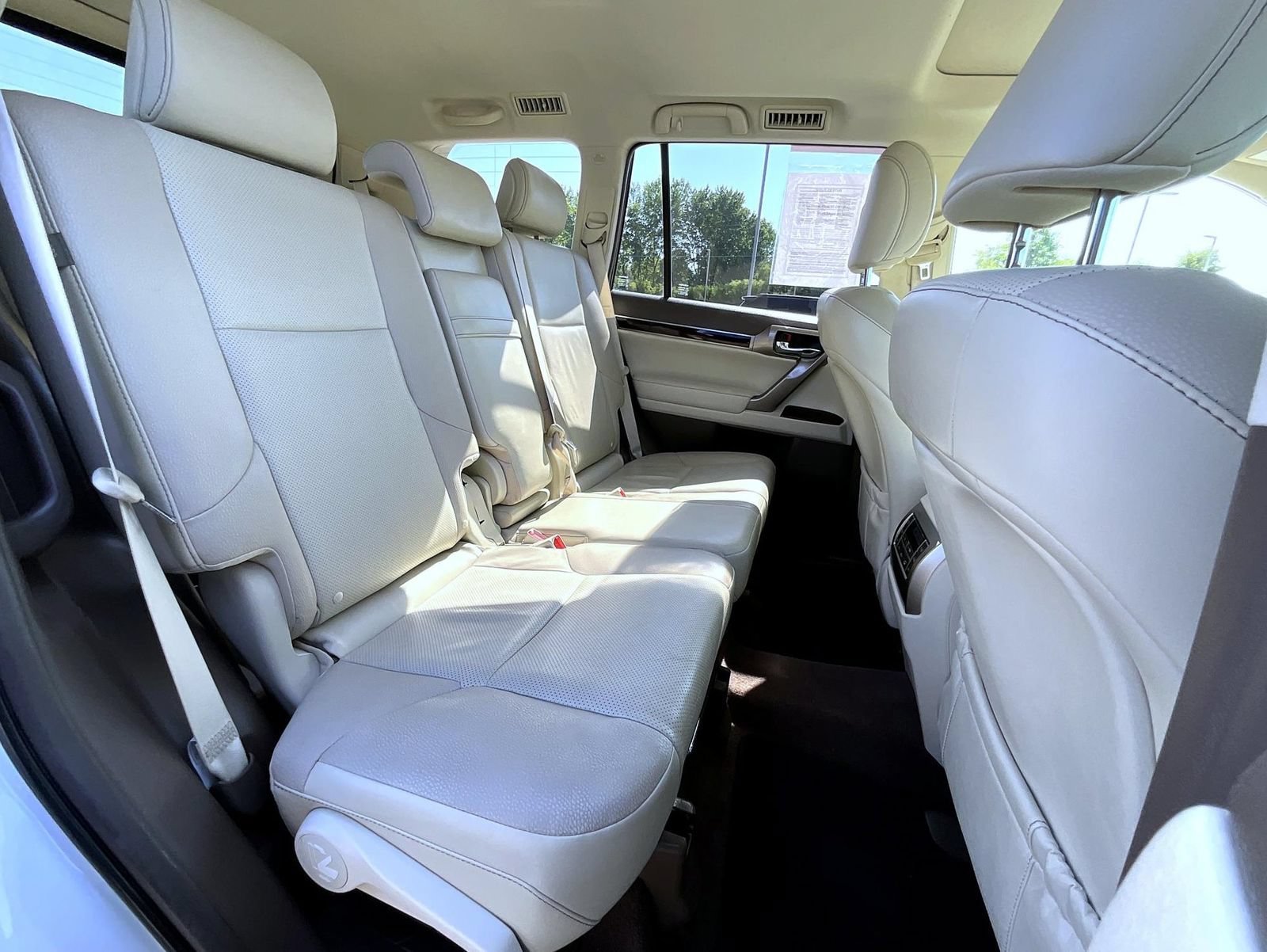 Used 2017 Lexus GX 460 Premium w/ Premium Package AWD/4WD image 19