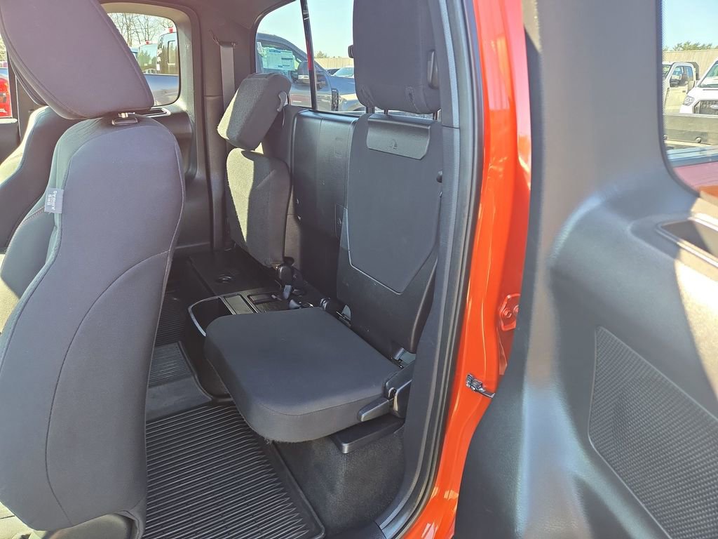 Used 2017 Toyota Tacoma TRD Sport w/ Tow Package (A/T) AWD/4WD image 4