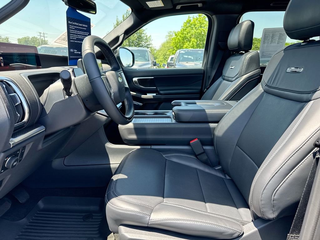 Certified 2025 Ford Expedition Max Platinum w/ Stealth Performance Package AWD/4WD image 21