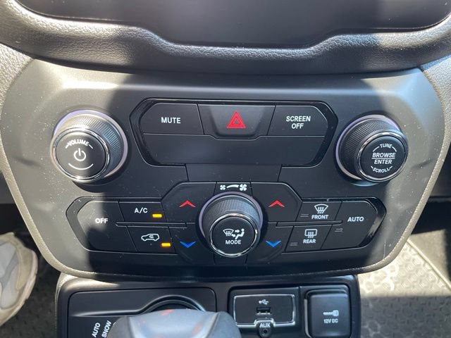 Used 2018 Jeep Renegade Altitude AWD/4WD image 20