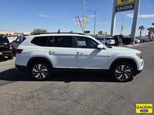 Used 2024 Volkswagen Atlas SE w/ Panoramic Sunroof Package FWD image 8