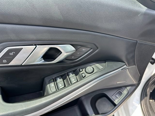 Used 2023 BMW 330i xDrive Sedan w/ Premium Package AWD/4WD image 17