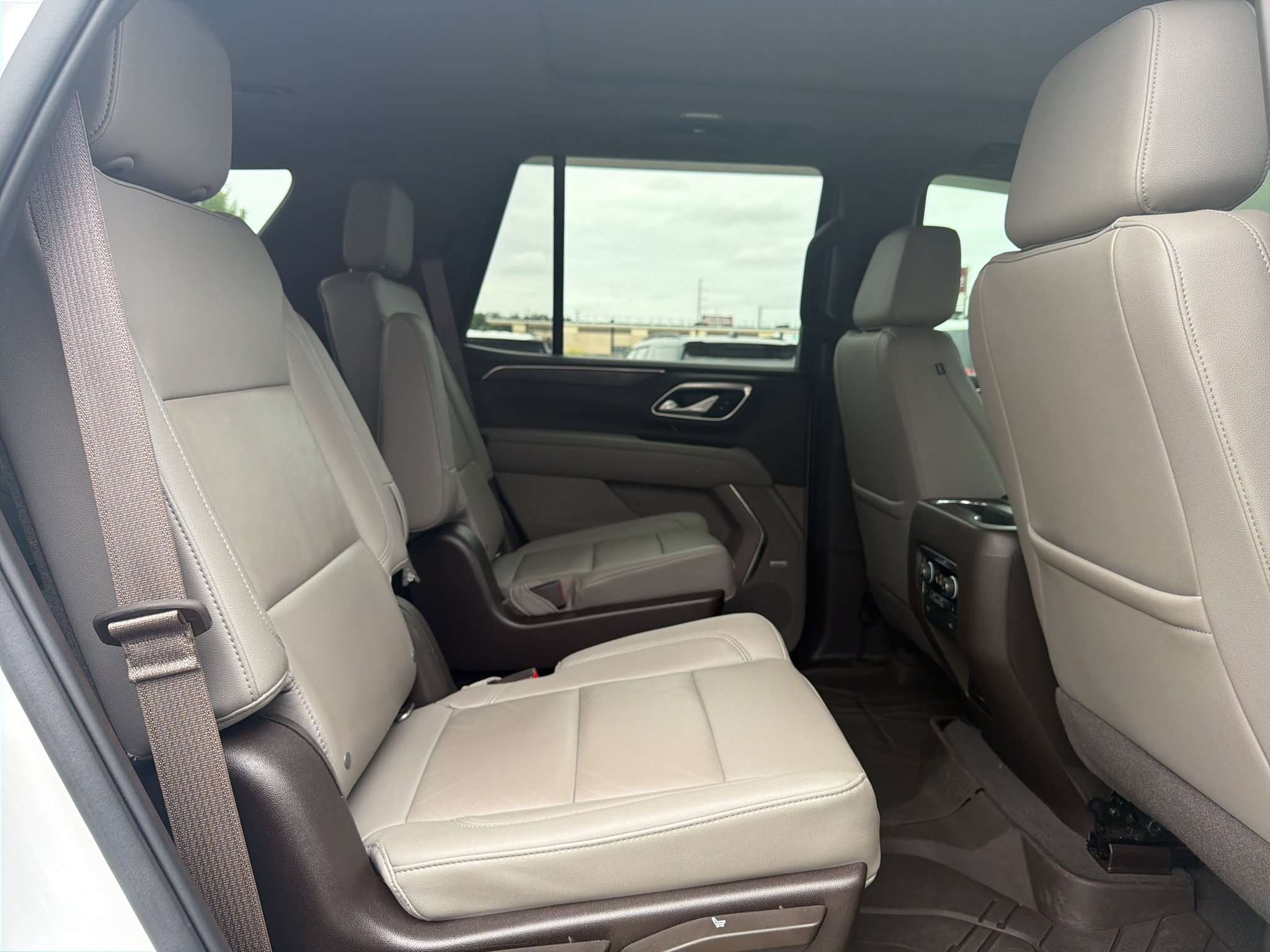 Used 2022 Chevrolet Tahoe Z71 w/ Off-Road Capability Package AWD/4WD image 17