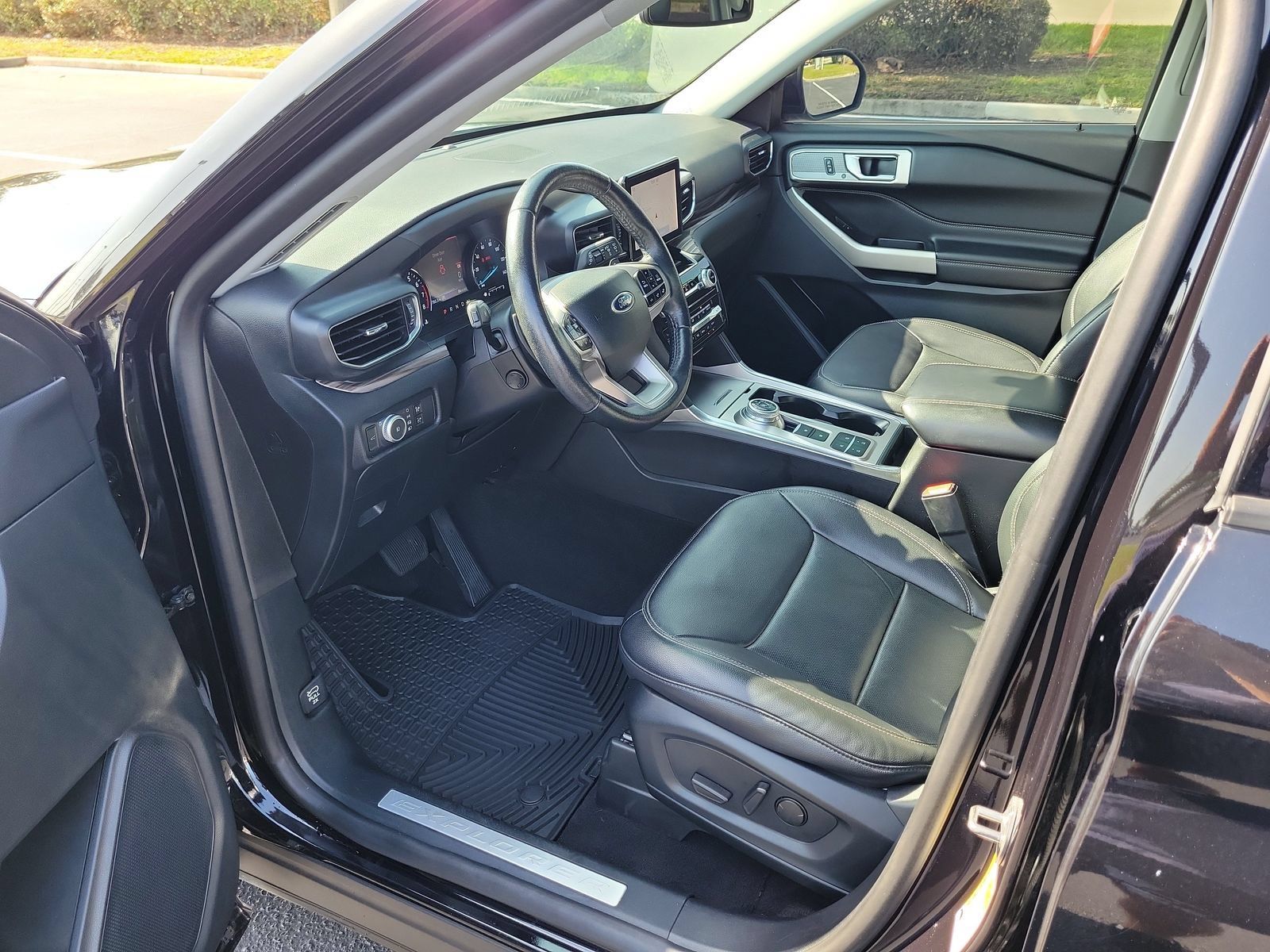 Certified 2021 Ford Explorer Limited w/ Equipment Group 301A RWD image 17