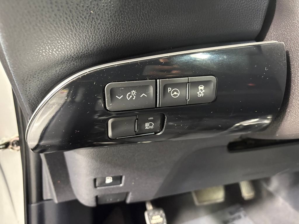 Used 2019 Toyota Prius image 13