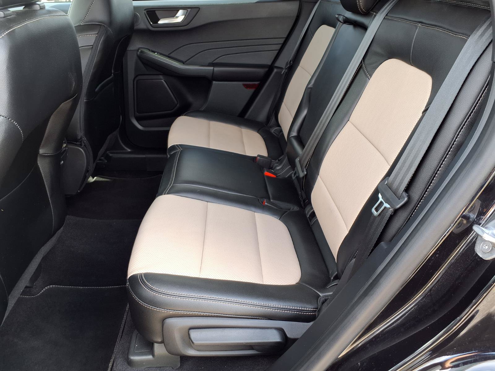 Certified 2022 Ford Escape Titanium w/ Titanium Elite Package AWD/4WD image 10