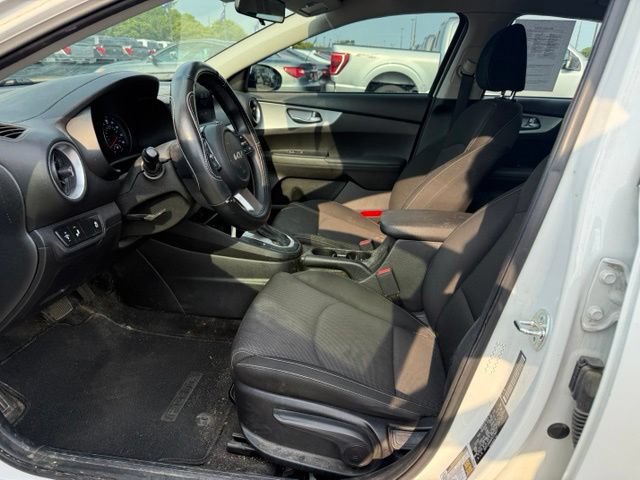 Used 2023 Kia Forte LXS w/ LXS Technology Package FWD image 2