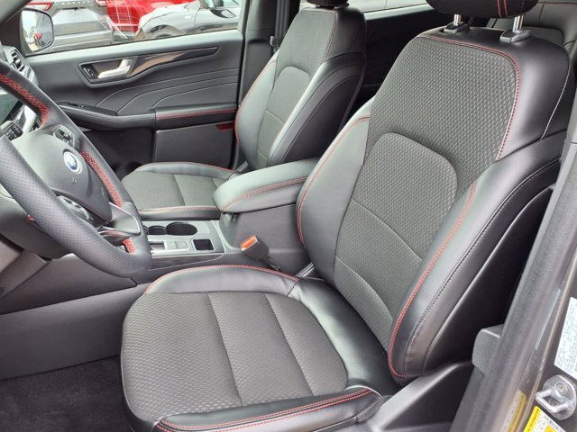 Certified 2024 Ford Escape ST-Line w/ Tech Pack #1 AWD/4WD image 4
