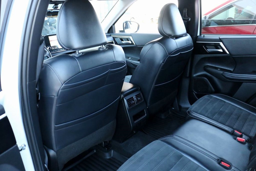 Used 2024 Mitsubishi Outlander SE image 21