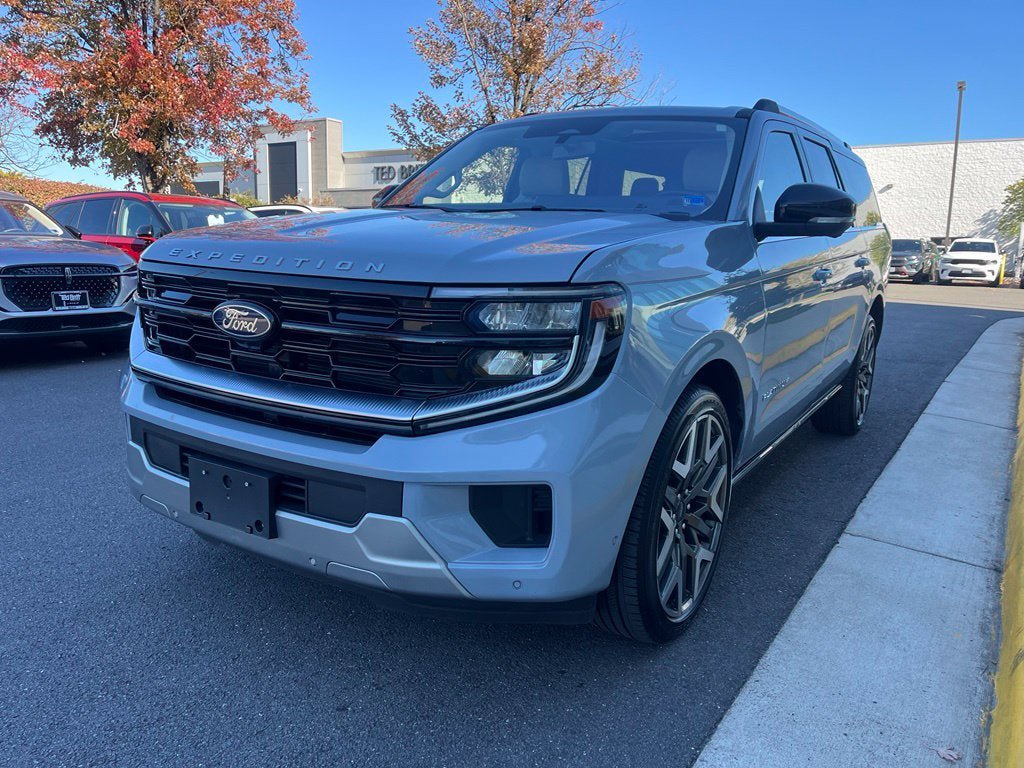 Certified 2025 Ford Expedition Max Platinum w/ Platinum Ultimate Package AWD/4WD image 3