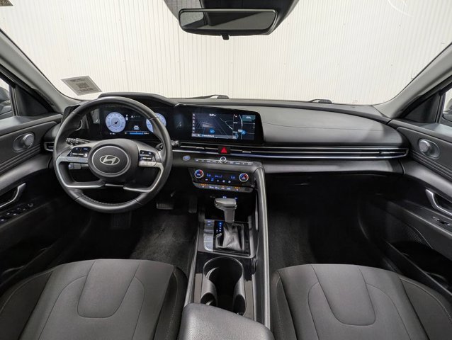Used 2025 Hyundai Elantra SEL FWD image 3