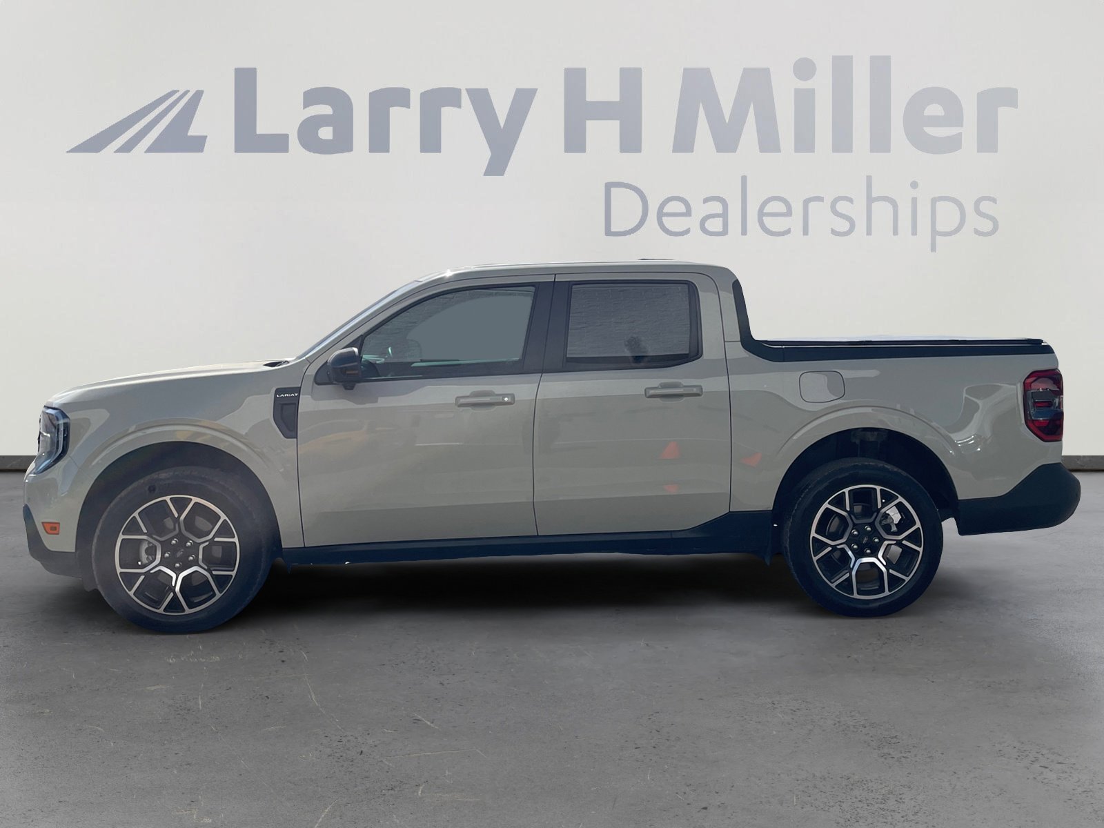 Certified 2025 Ford Maverick Lariat w/ 4K Tow Package AWD/4WD image 2