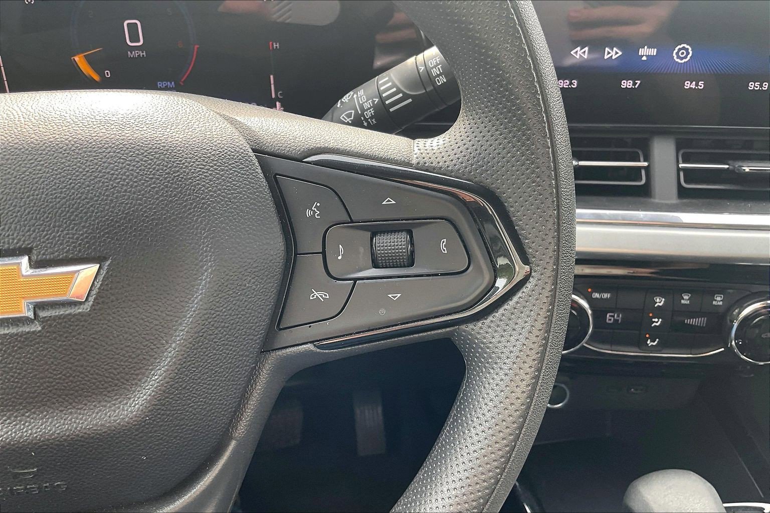 Used 2025 Chevrolet Trax LT FWD image 18