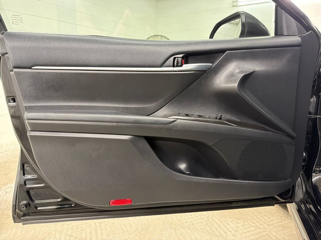 Used 2022 Toyota Camry SE FWD image 16