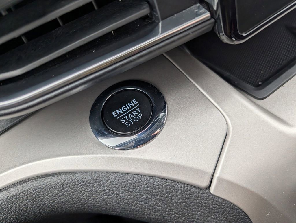 Certified 2022 Ford Explorer XLT w/ Equipment Group 202A image 25