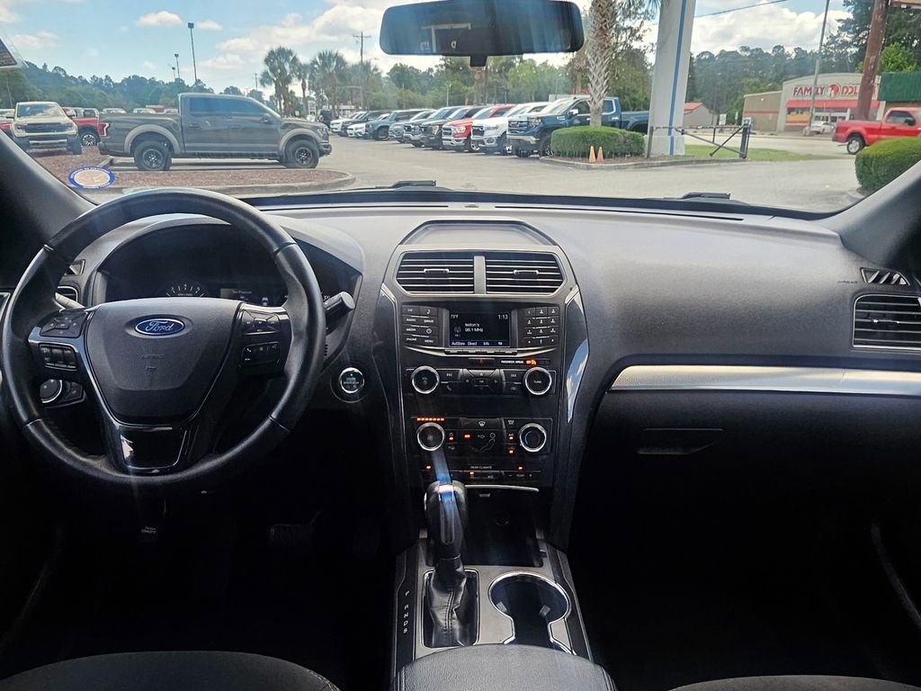 Certified 2019 Ford Explorer XLT FWD image 6