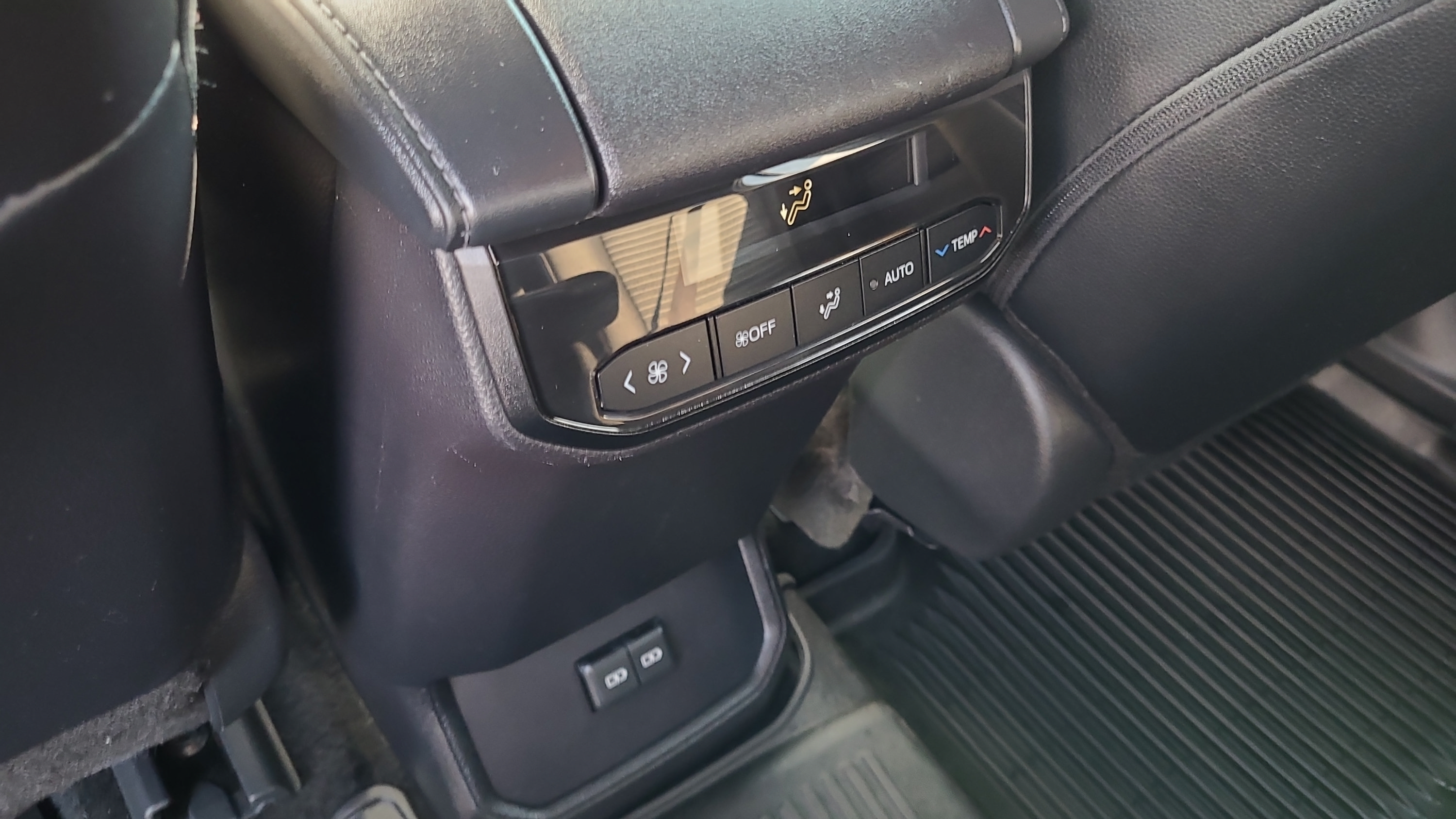 Used 2024 Toyota Highlander XSE AWD/4WD image 17