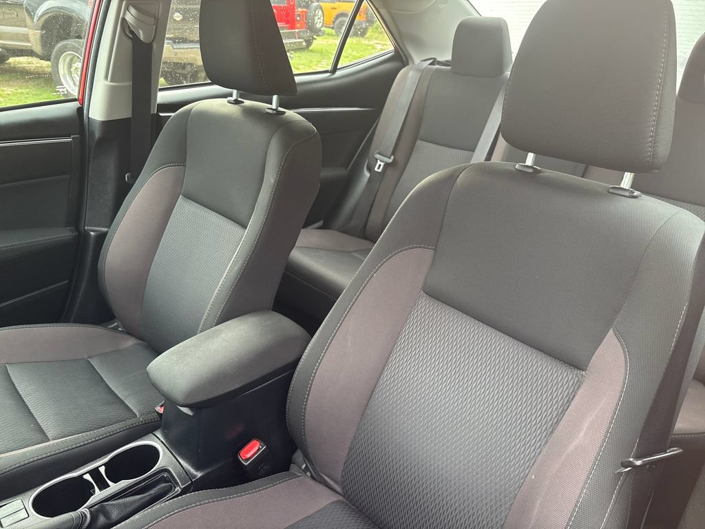 Used 2018 Toyota Corolla LE w/ Carpet Mat Package (TMS) FWD image 8