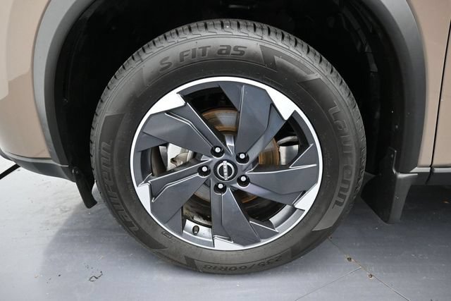 Used 2025 Nissan Rogue SV FWD image 9