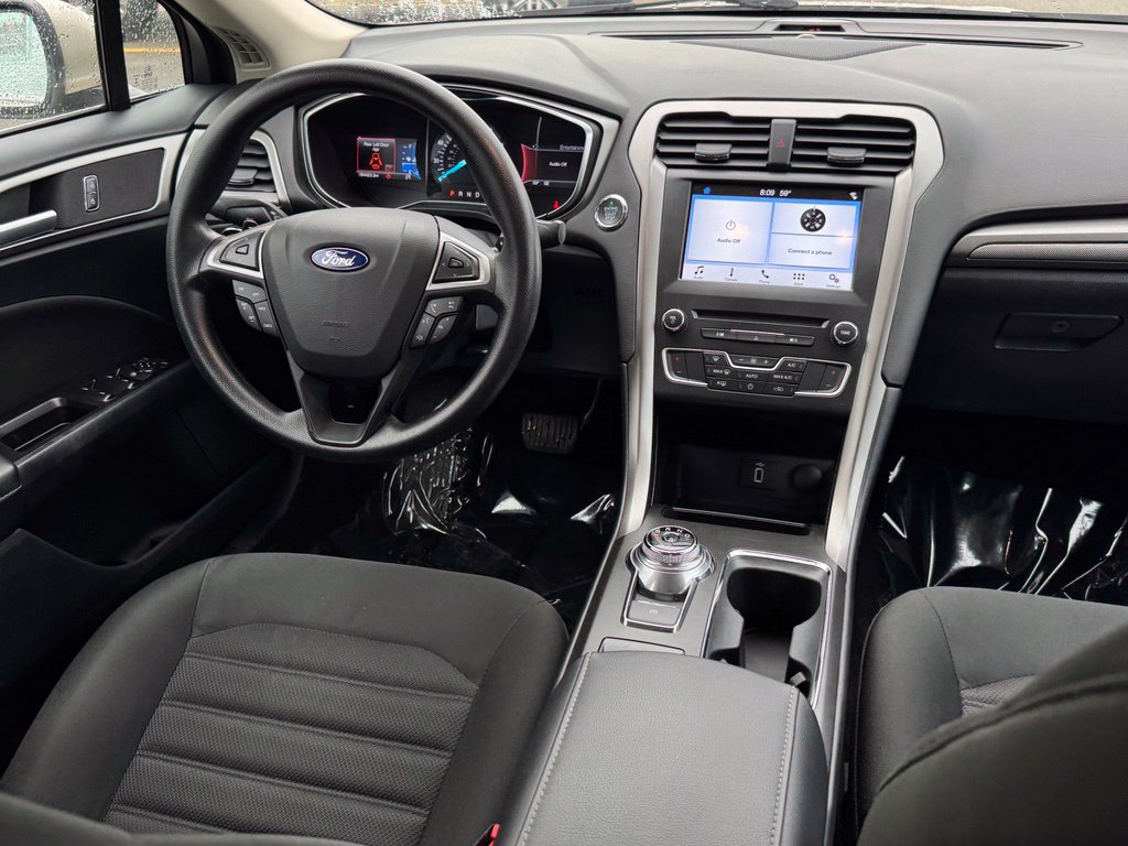 Certified 2017 Ford Fusion SE w/ Fusion SE Technology Package FWD image 16