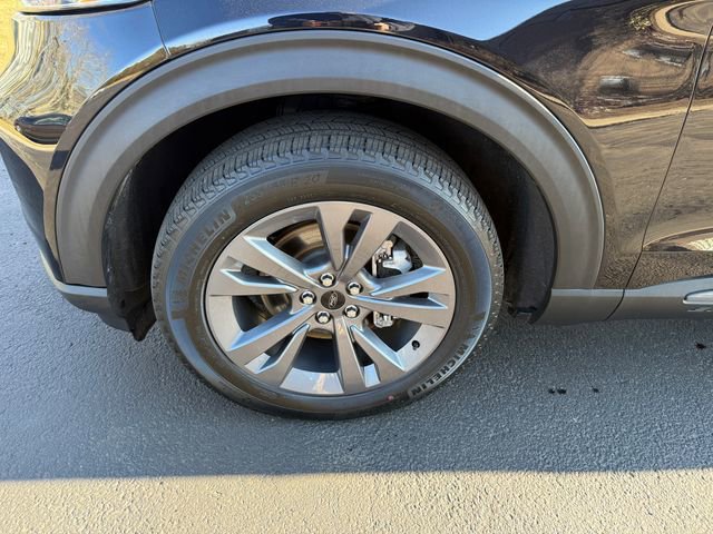 Certified 2022 Ford Explorer XLT w/ Equipment Group 202A image 29