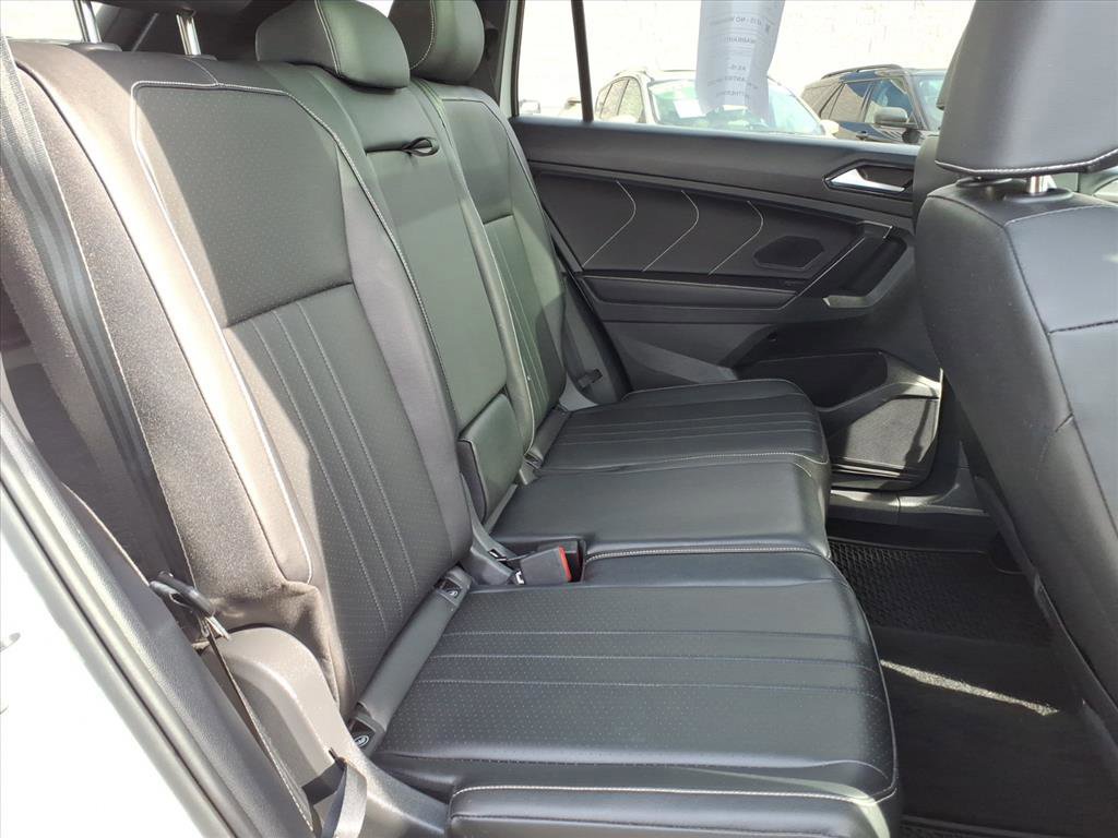 Used 2024 Volkswagen Tiguan SE R-Line image 12