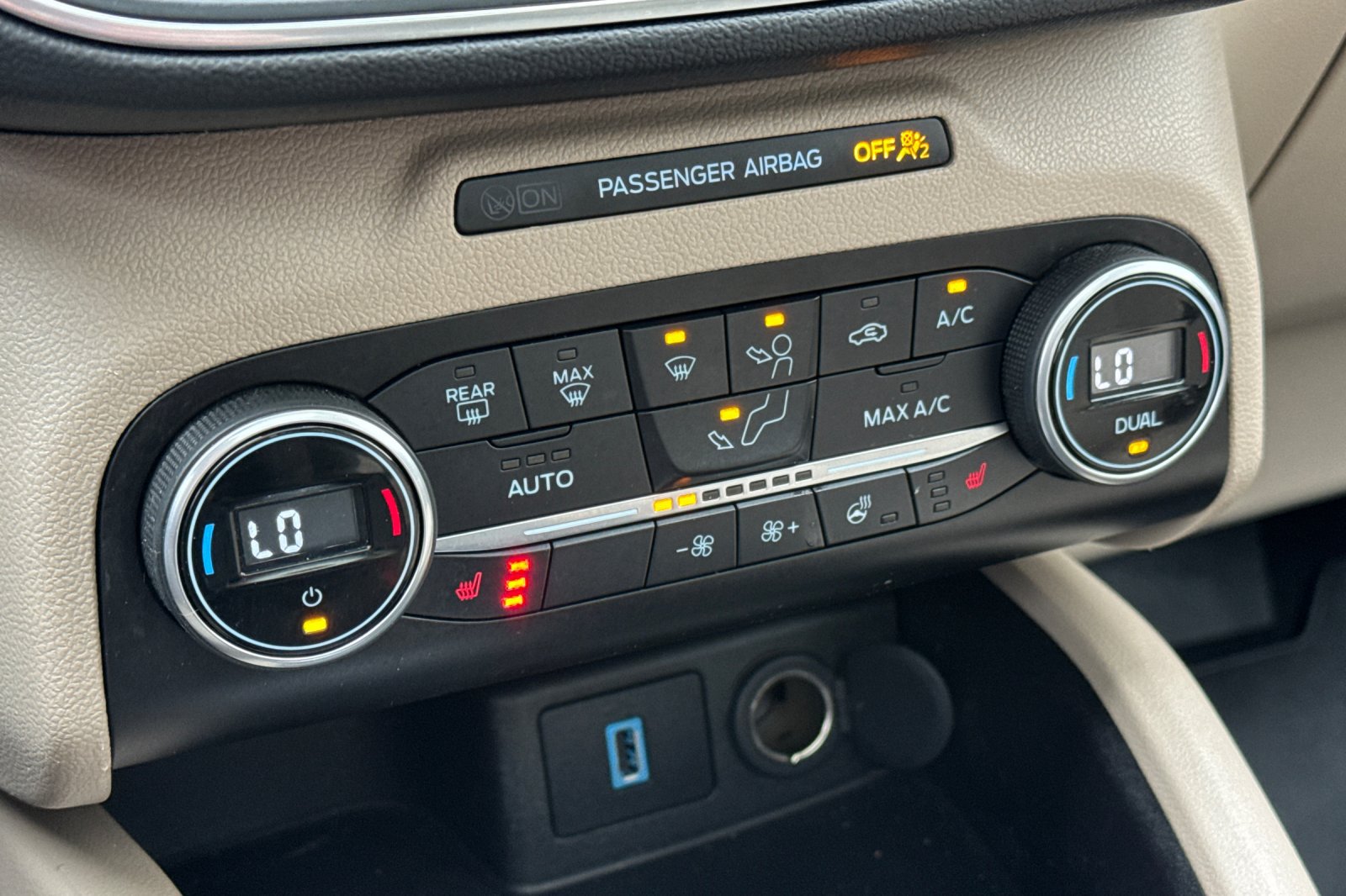 Certified 2020 Ford Escape Titanium AWD/4WD image 20