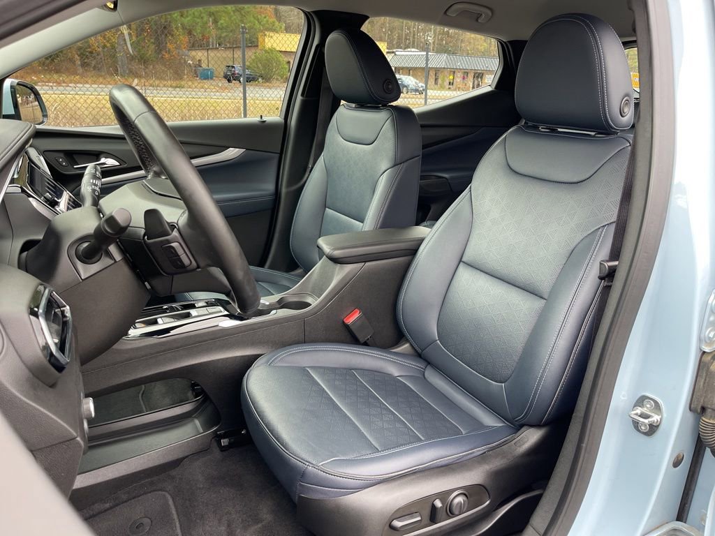 Used 2022 Chevrolet Bolt EUV LT w/ Convenience Package image 18