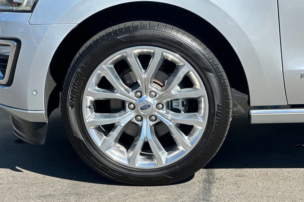 Certified 2018 Ford Expedition Platinum image 32