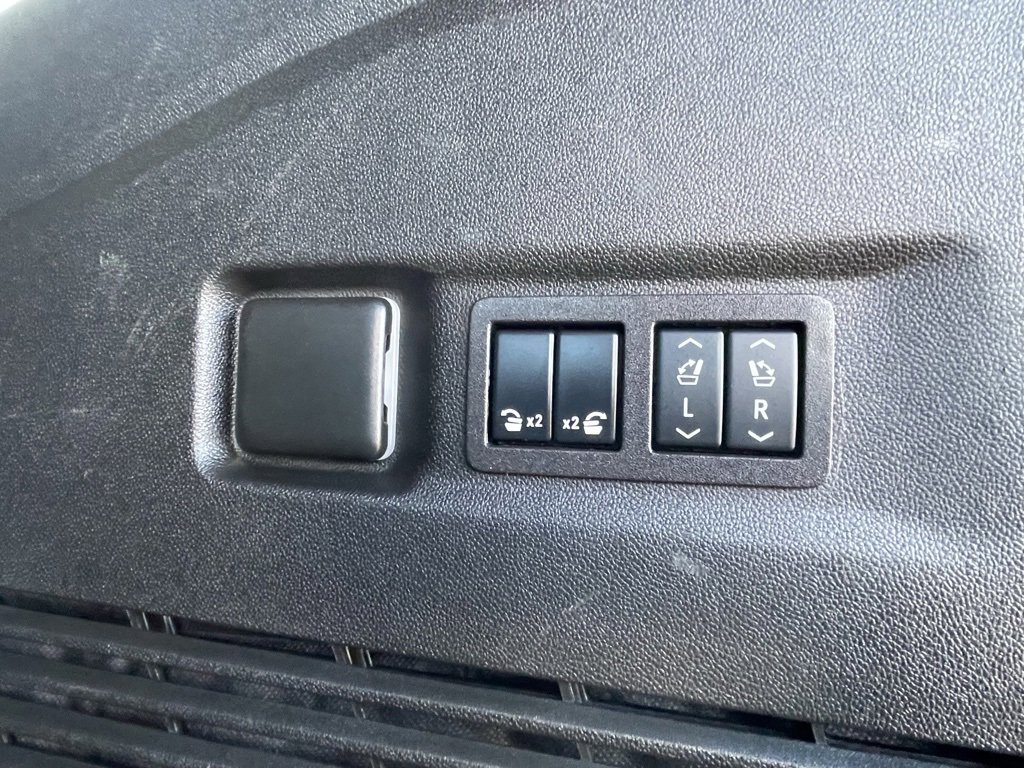 Used 2024 Chevrolet Suburban Z71 w/ Luxury Package image 22