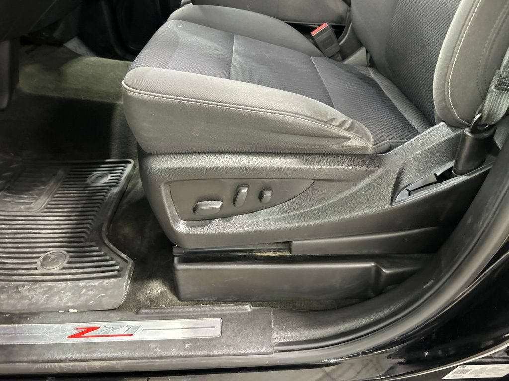 Used 2018 Chevrolet Silverado 1500 LT w/ Midnight Edition AWD/4WD image 11