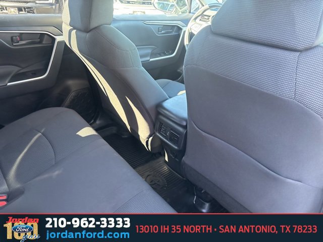 Used 2022 Toyota RAV4 LE image 8