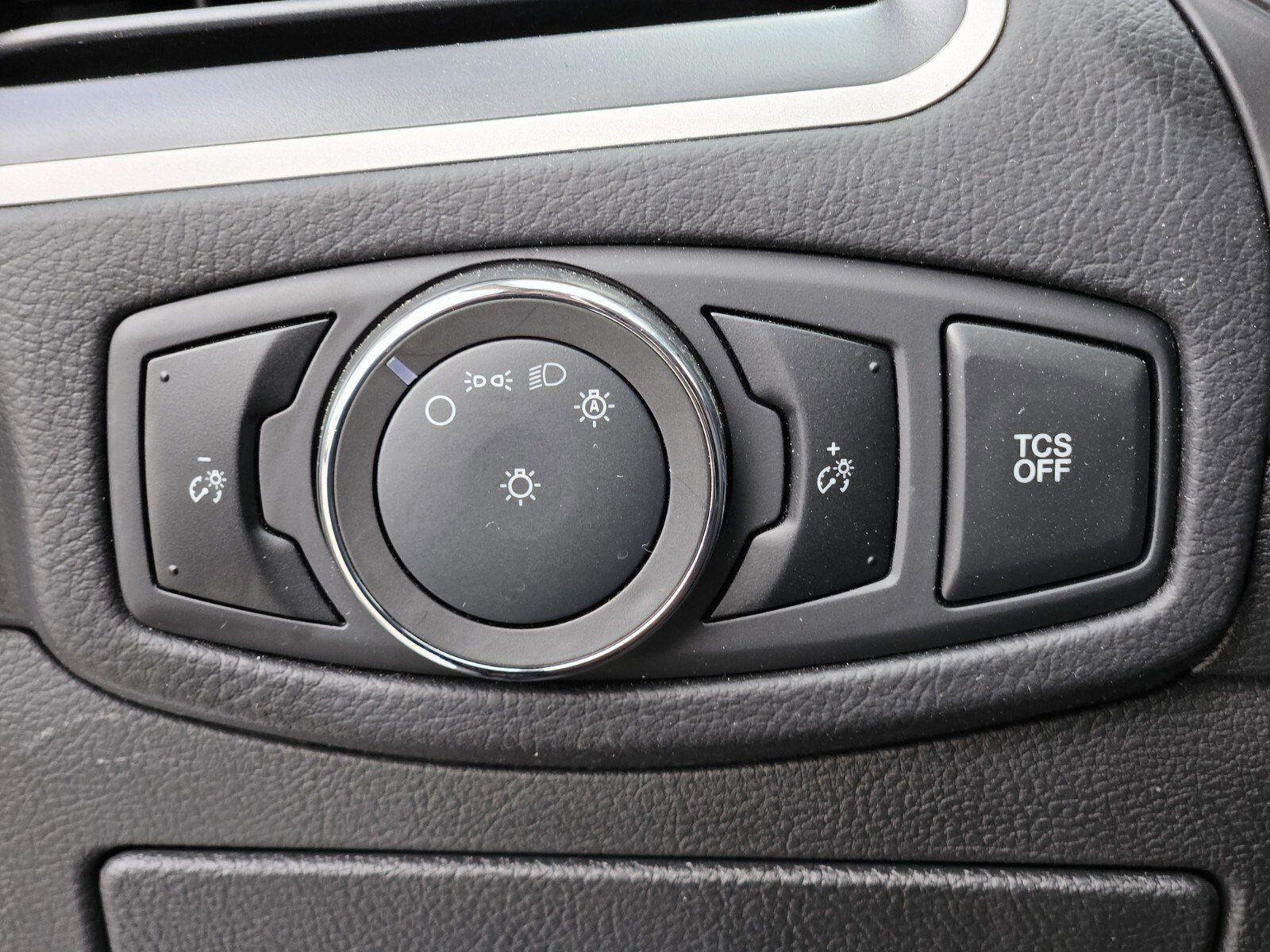 Certified 2024 Ford Edge SE w/ Black Appearance Package image 24