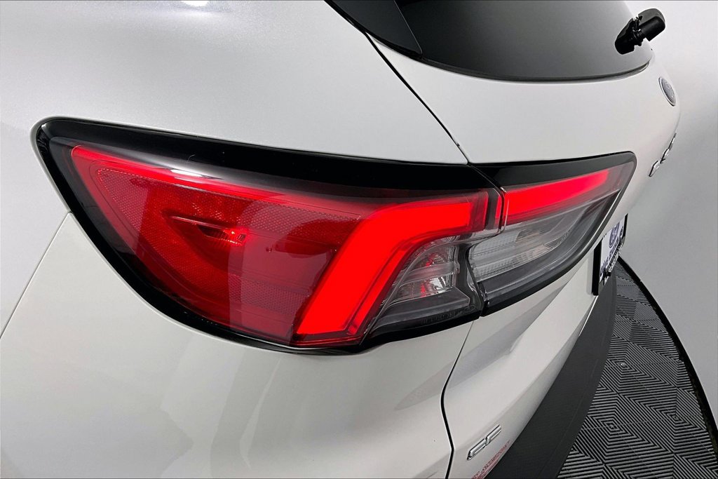 Certified 2022 Ford Escape SE w/ Cold Weather Package AWD/4WD image 29