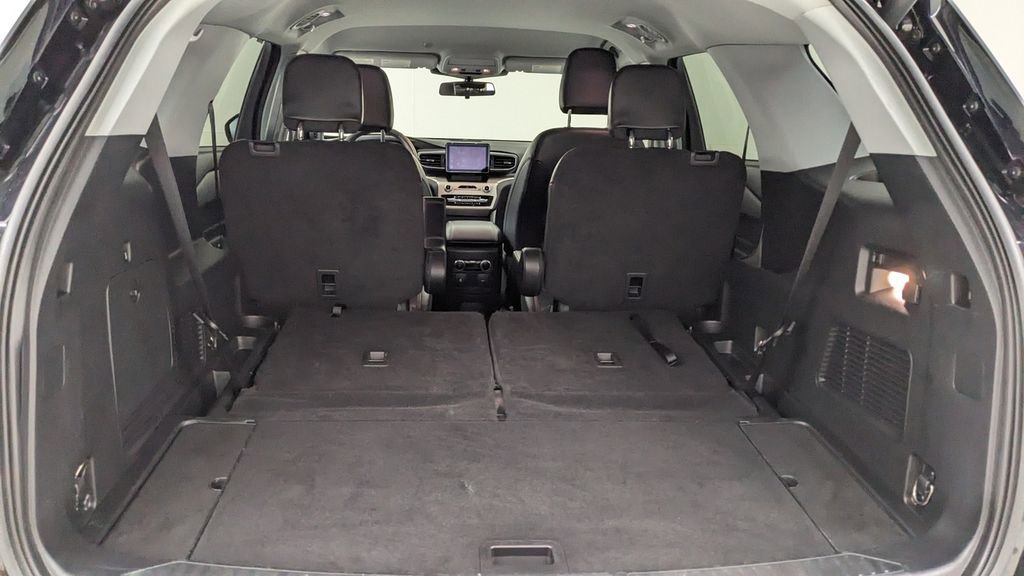 Certified 2022 Ford Explorer XLT w/ Equipment Group 202A image 8