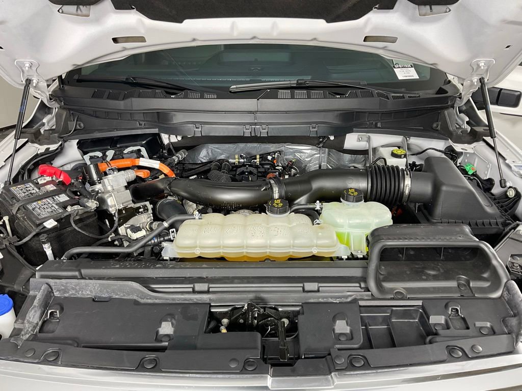 Certified 2025 Ford F150 Platinum w/ Equipment Group 703A Plus AWD/4WD image 9