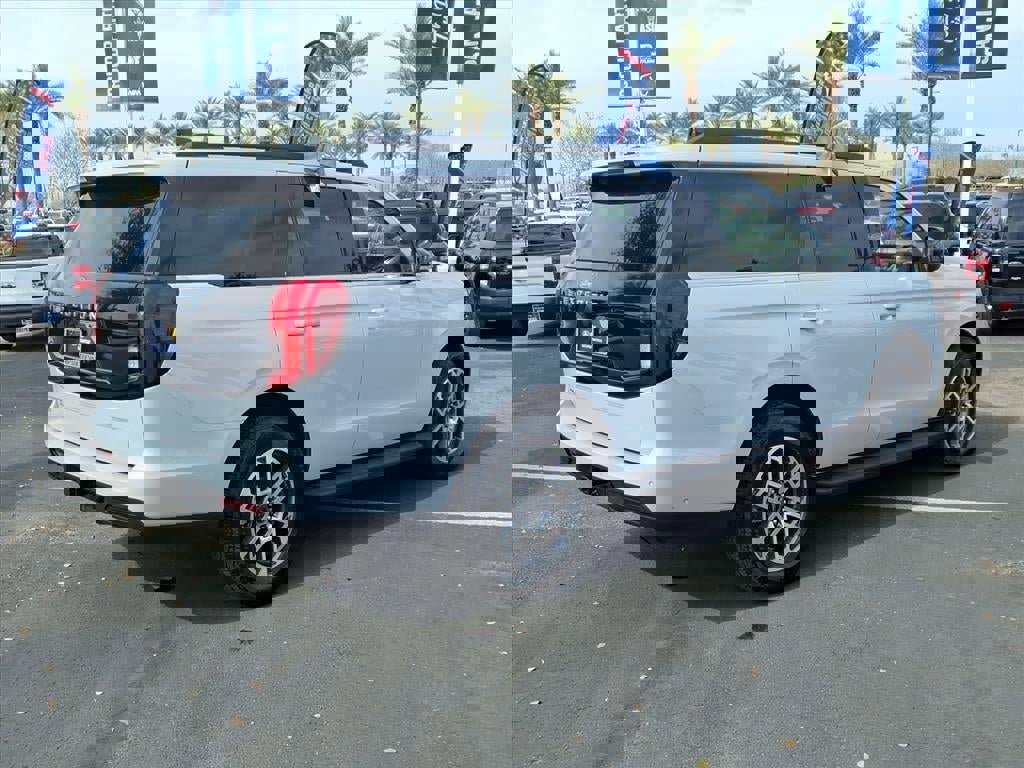 Certified 2025 Ford Expedition Active image 5