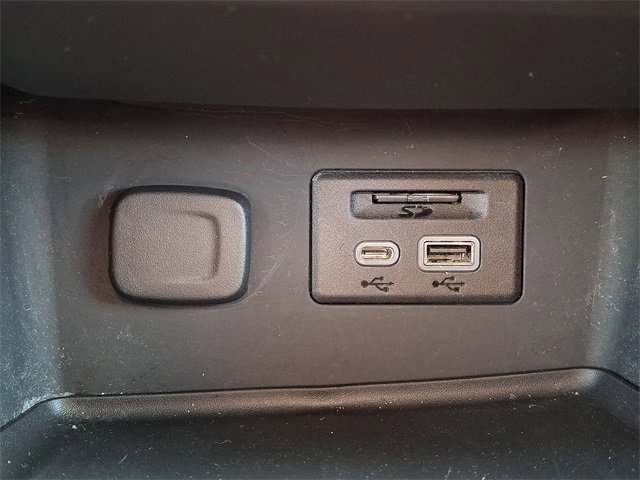 Used 2022 GMC Acadia AT4 w/ Technology Package image 24