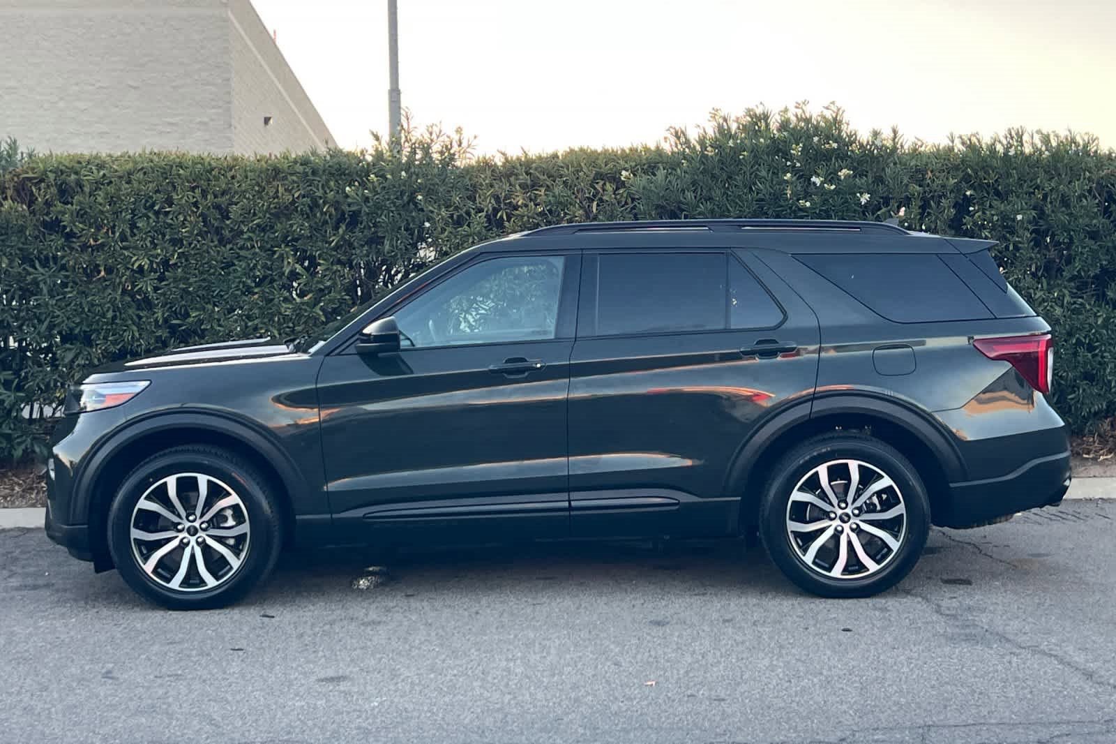 Certified 2022 Ford Explorer ST image 2