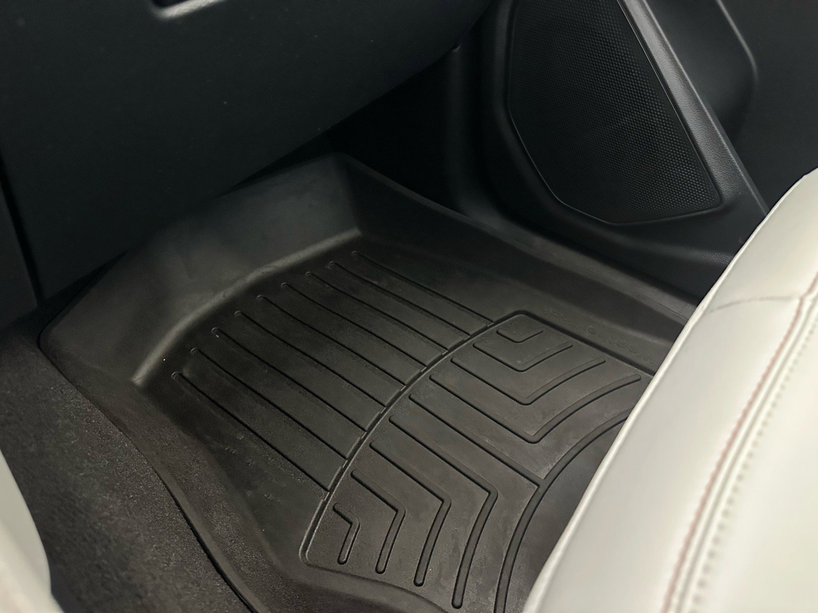 Certified 2025 Ford Explorer Active w/ Active Comfort Package RWD image 33