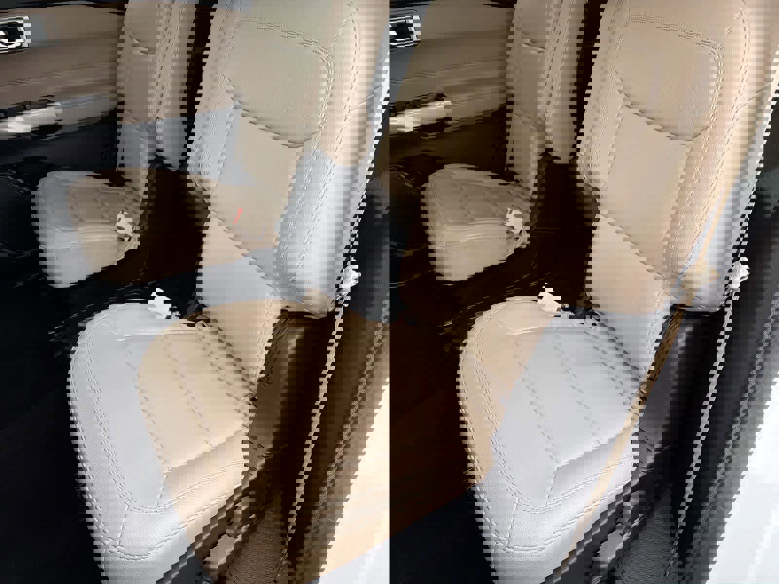 Certified 2020 Ford Explorer XLT w/ Equipment Group 202A image 20