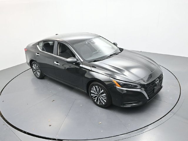 Used 2025 Nissan Altima 2.5 SV FWD image 33