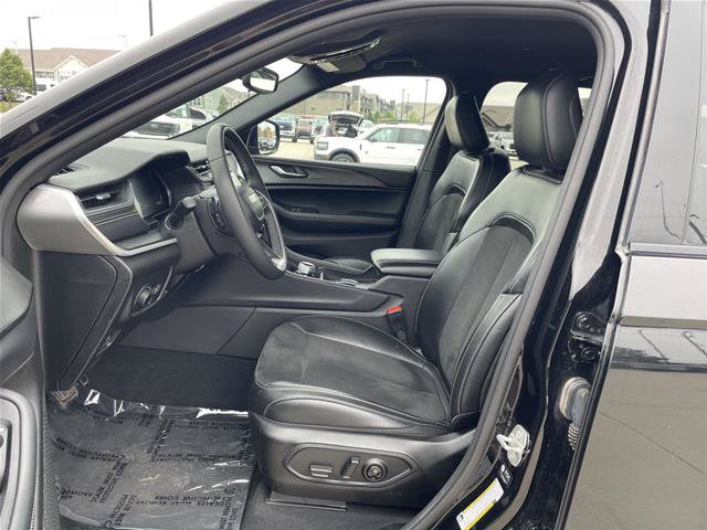 Used 2024 Jeep Grand Cherokee Altitude AWD/4WD image 17